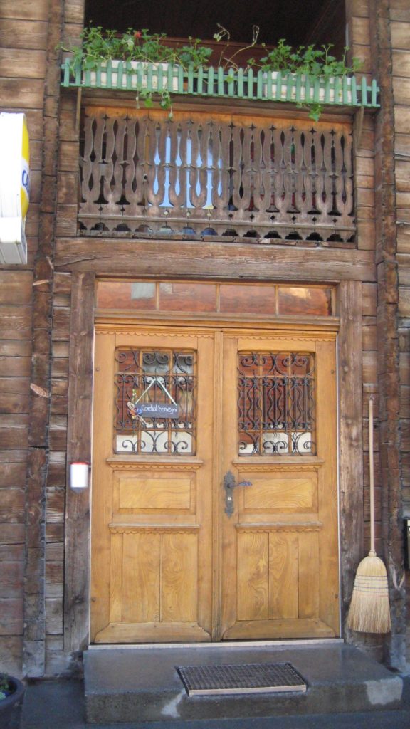 Entrance to Vrin's pensionejpg