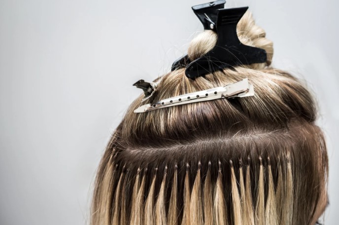 How long do keratin strands last and how can their lifespan be extended?